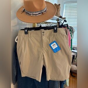 Columbia womens Beige Outdoor Hybrid Shorts